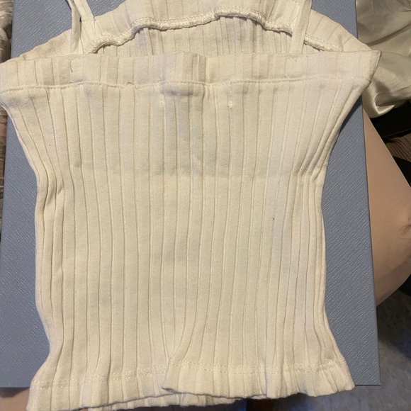 UO White (Main Pic is pink) crop top - Picture 3 of 5